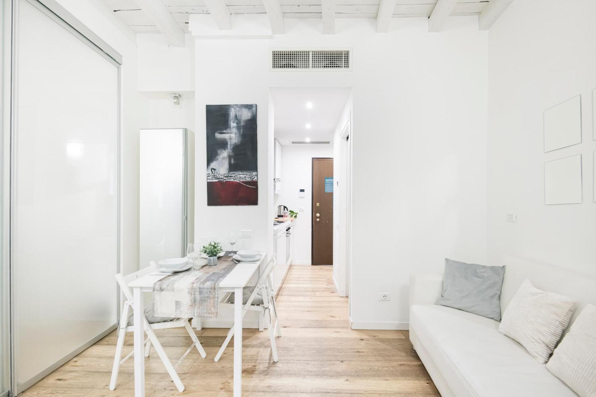 Amazing, New & Fully Furnished Studio In Duomo Милано Екстериор снимка