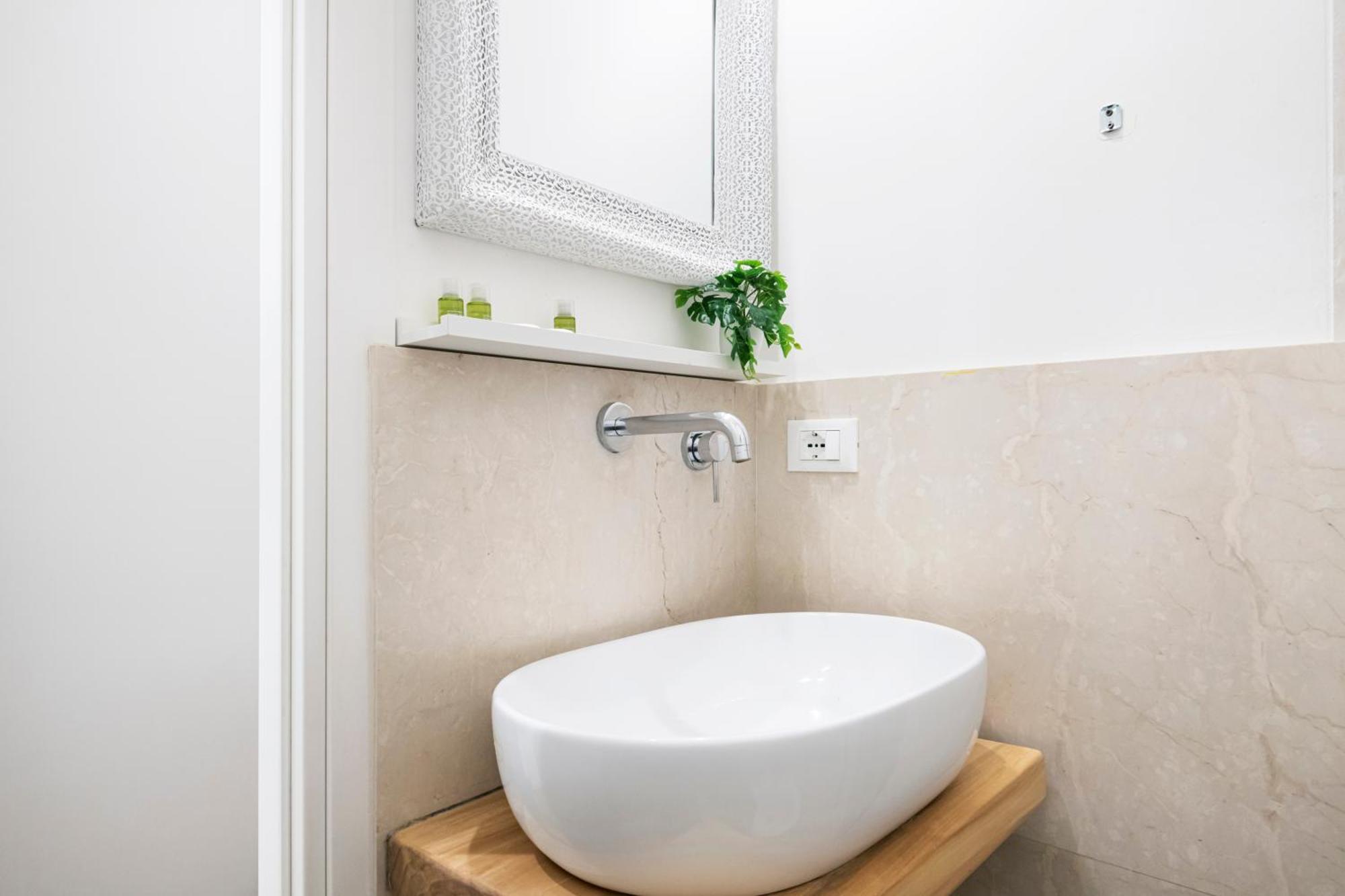 Amazing, New & Fully Furnished Studio In Duomo Милано Екстериор снимка