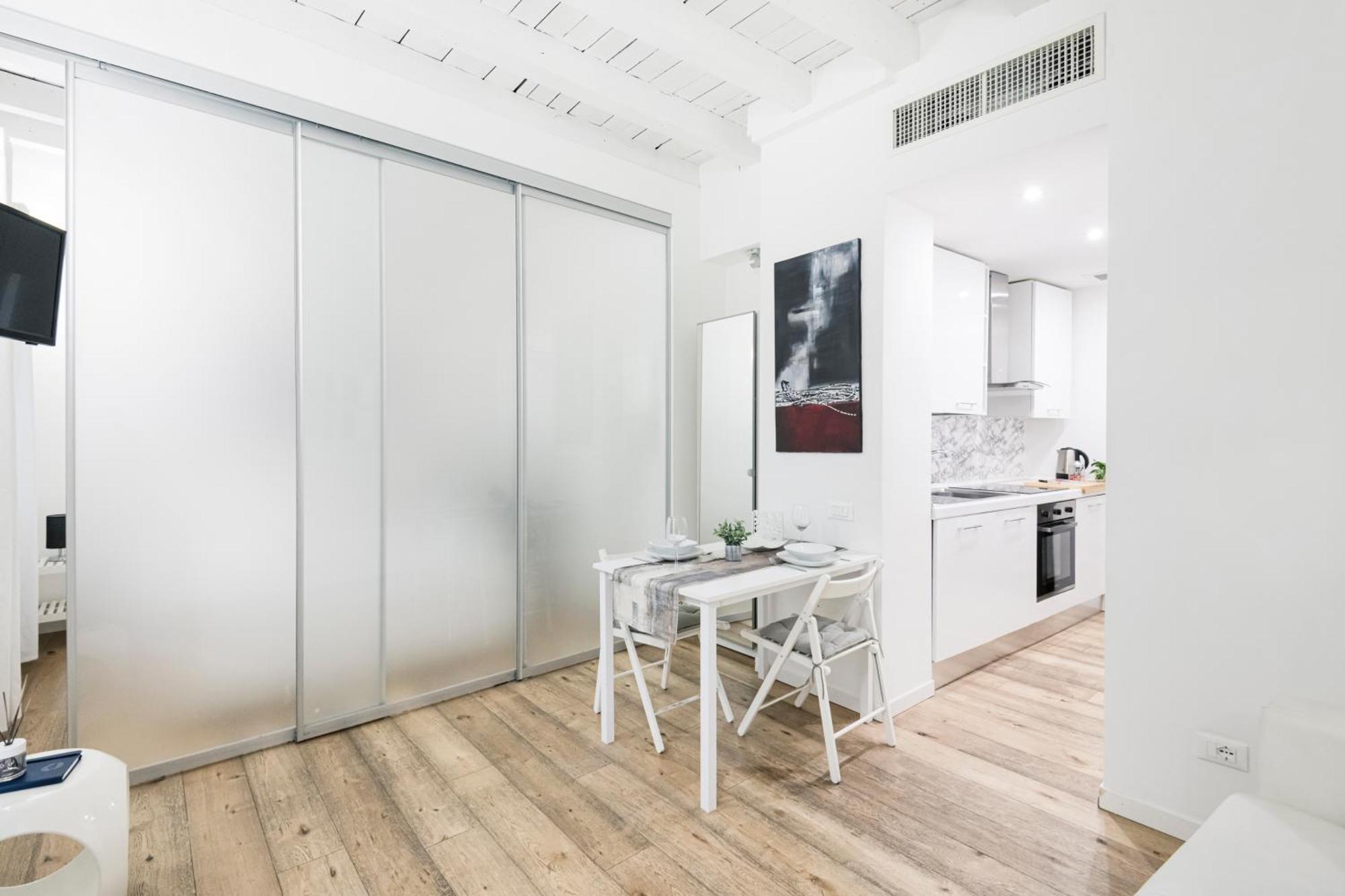 Amazing, New & Fully Furnished Studio In Duomo Милано Екстериор снимка