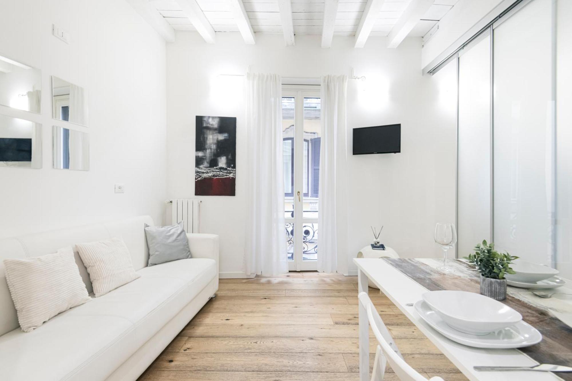 Amazing, New & Fully Furnished Studio In Duomo Милано Екстериор снимка