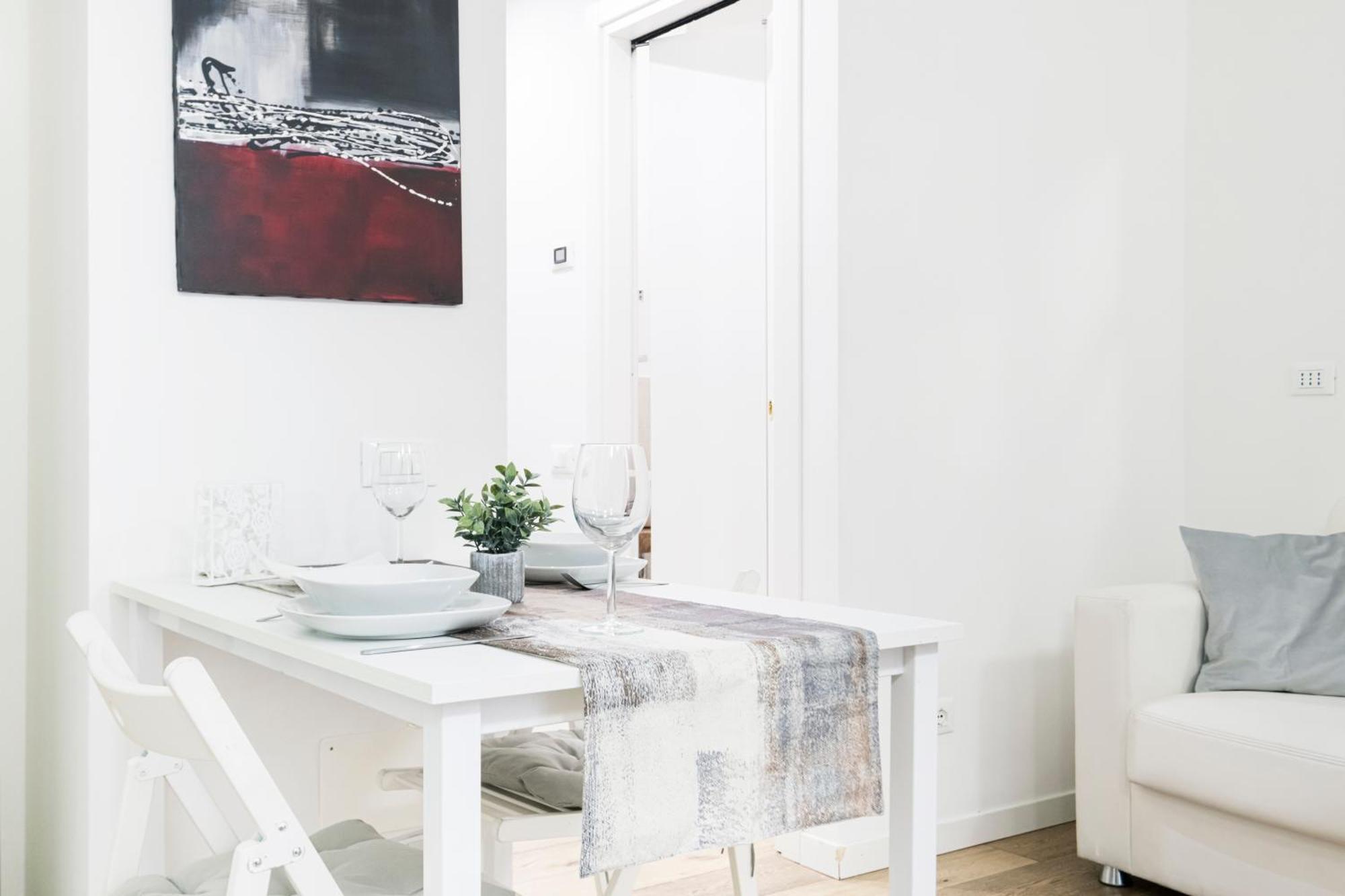 Amazing, New & Fully Furnished Studio In Duomo Милано Екстериор снимка