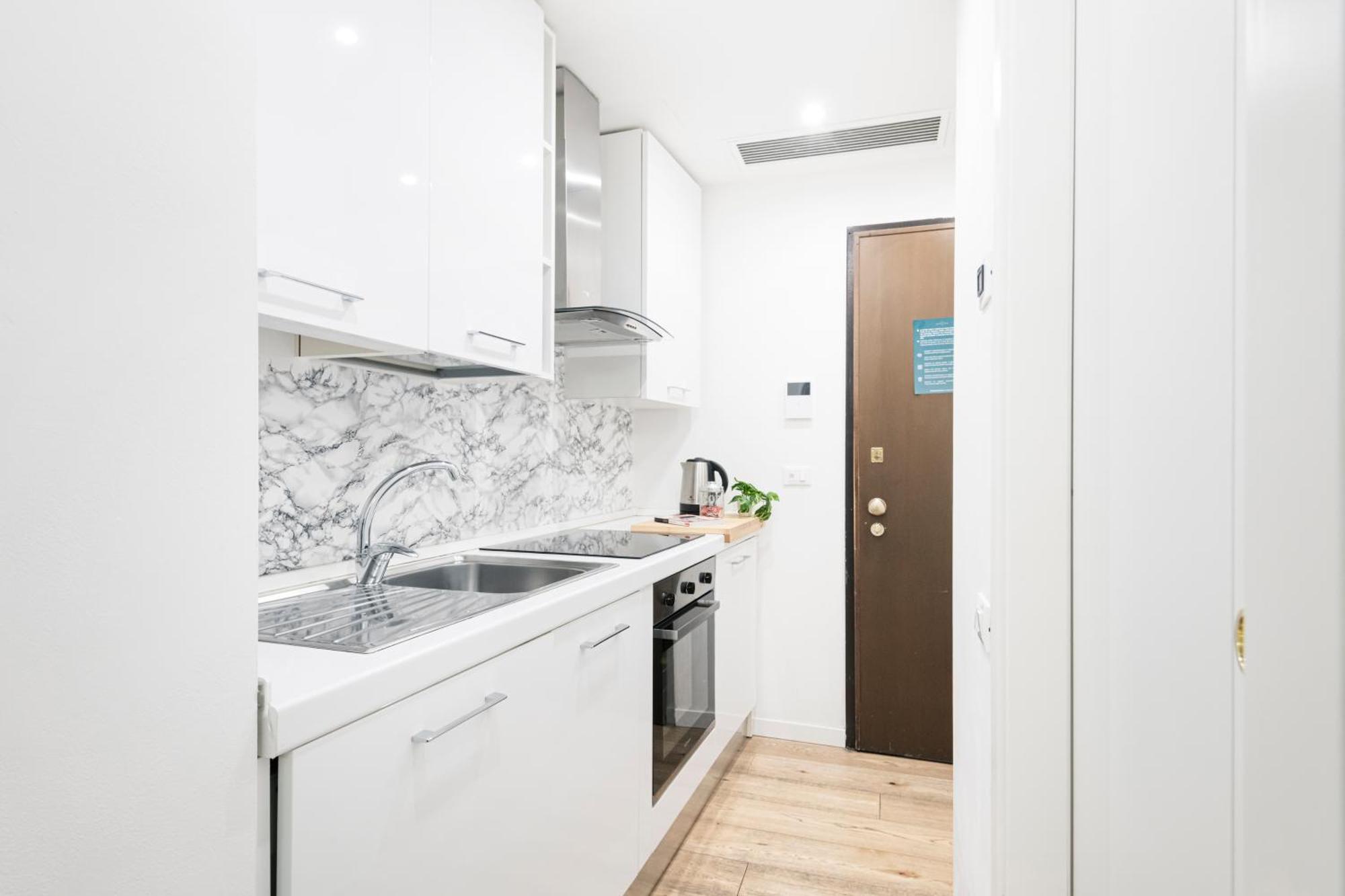 Amazing, New & Fully Furnished Studio In Duomo Милано Екстериор снимка